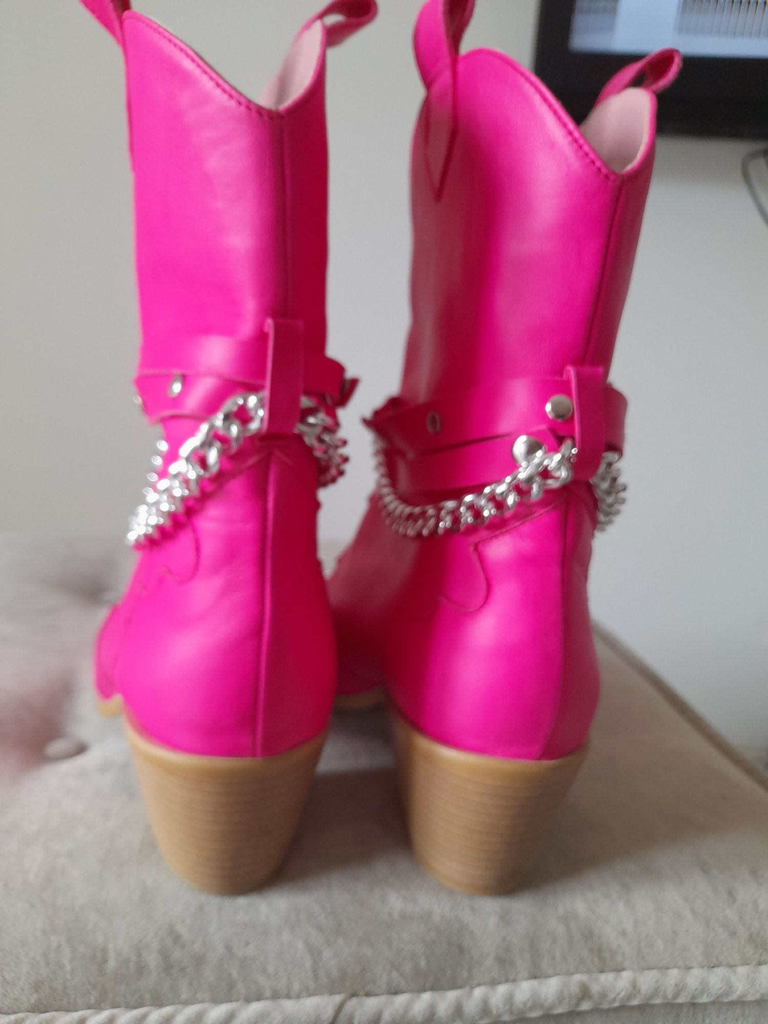 Ciocate Bushra Piele Neteda Roz cu Accesorii Argintii mărimea 40