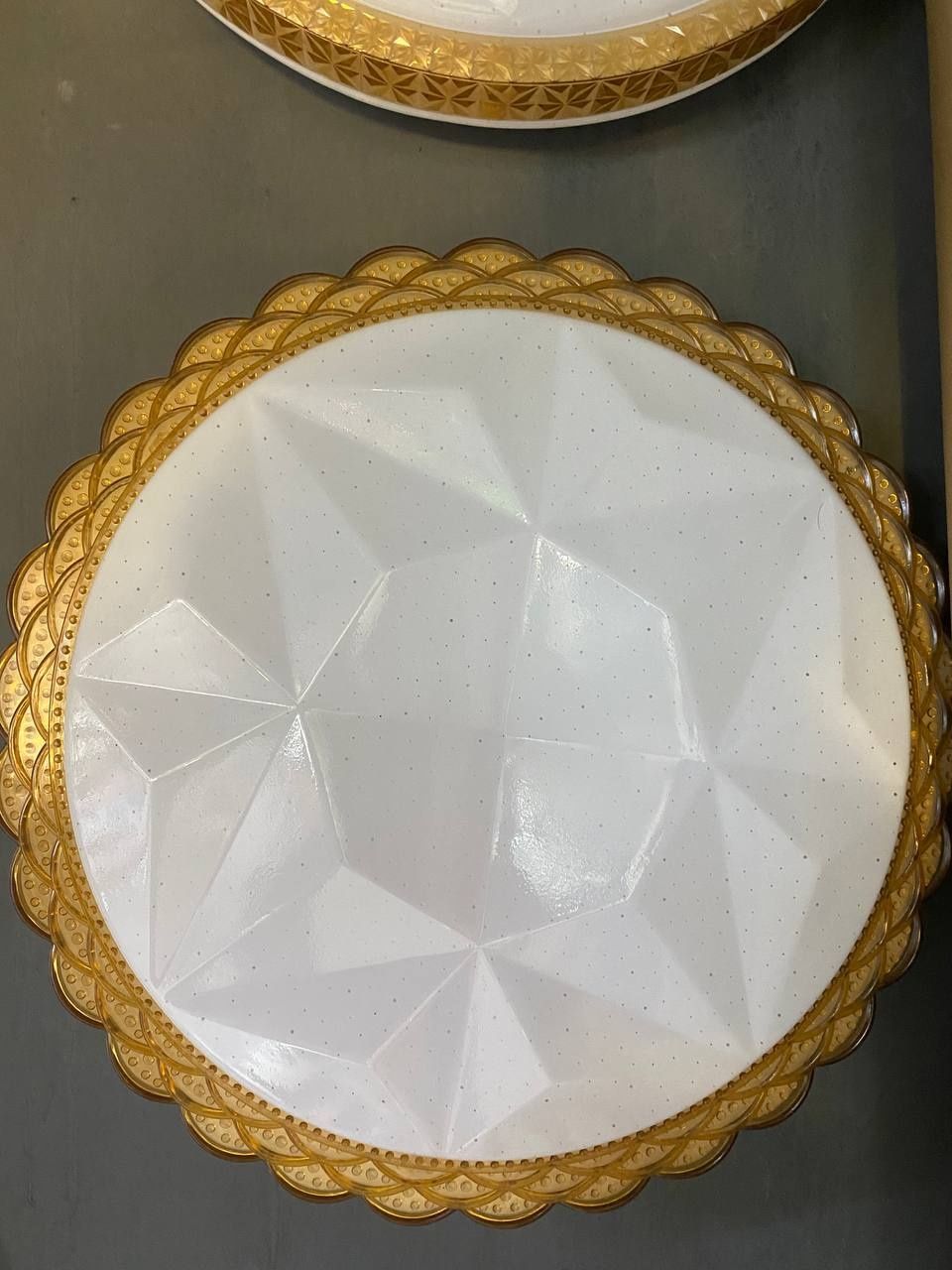 Lyustra (plafon) plast Sariosiyo