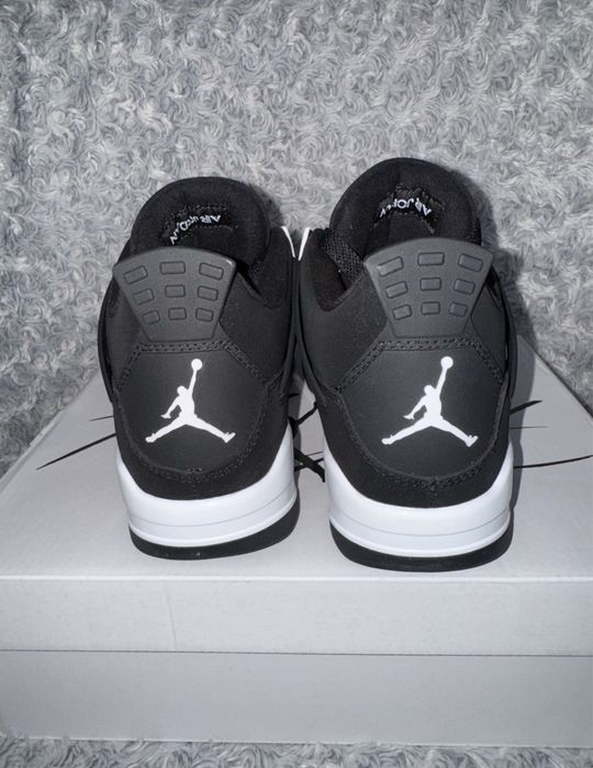 Jordan 4 white thunder