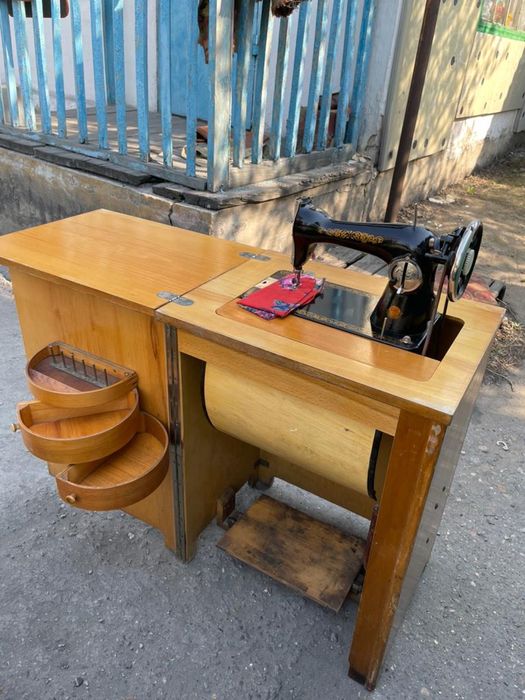 Швейная машинка механическая ножная Чайка