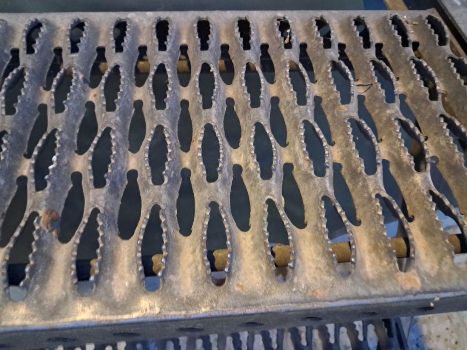 Малка стълба згаваема поцинкована от товарен бус  фургон