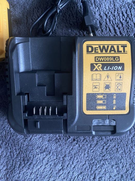 Nivela Laser DeWalt 089LG noua baterie incarcator