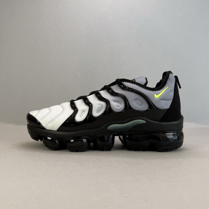 Nike Vapormax Plus "Neon"! НОВИ! Ориг