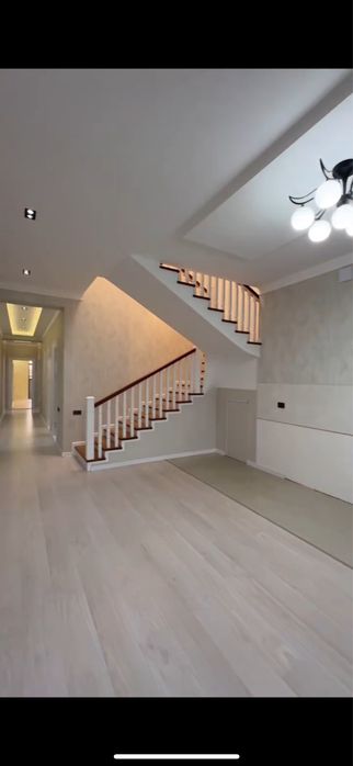 Uchqaxramon postidan 5 km ichkarida . 2 sotix 5 xona Pod klyuch.