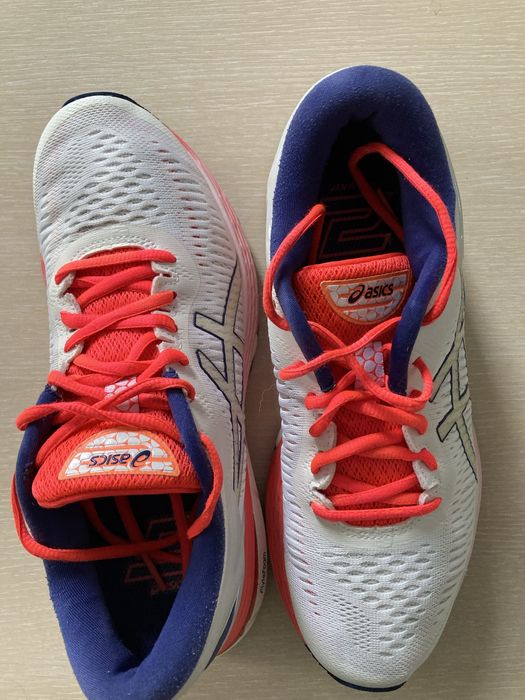 ASICS обувки за бягане