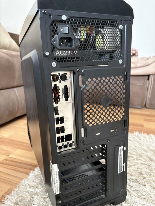 Vand caracasa pc gaming + sursa