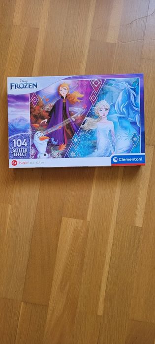 Puzzle Frozen cu efect fosforescent la intuneric