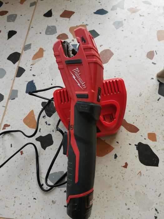 Milwaukee taietor teava