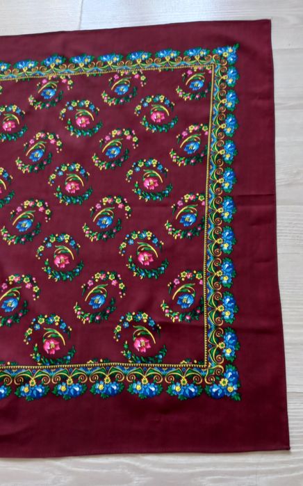 Batic traditional cu model floral