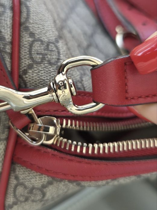 Geantă Gucci mare , imprimeu GG si piele rosie.