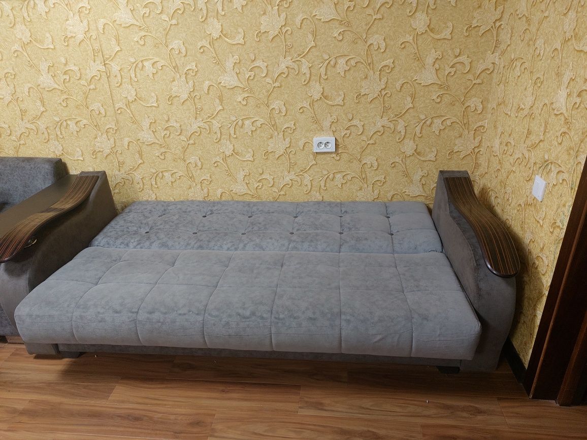 Divan (kravat ham bo'ladi)