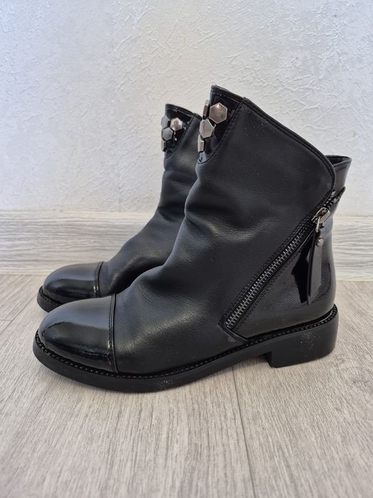 Продаётся обувь для девочек и подростков