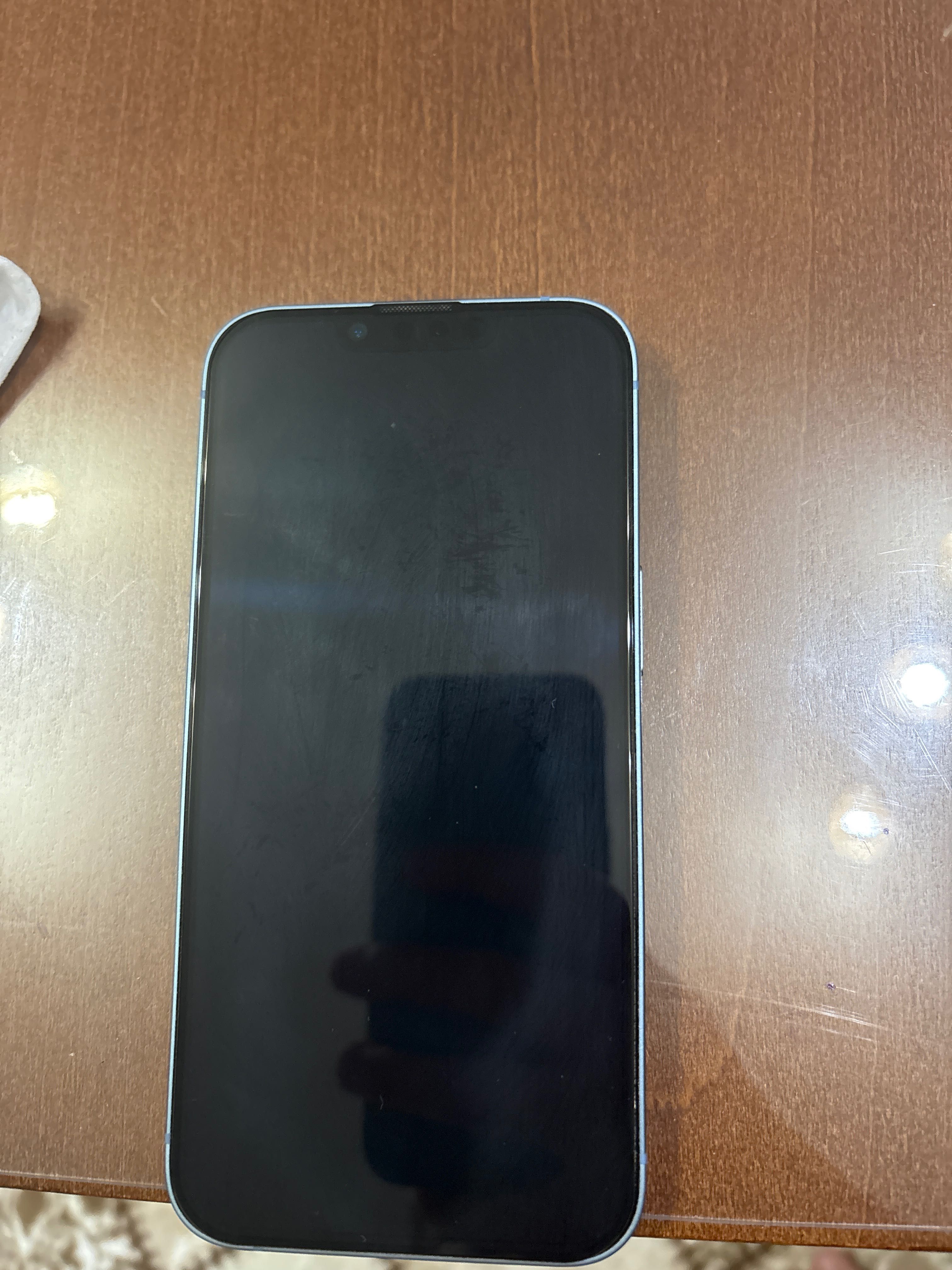В перфектно състояние iPhone 14 128gb, 6gb ram.