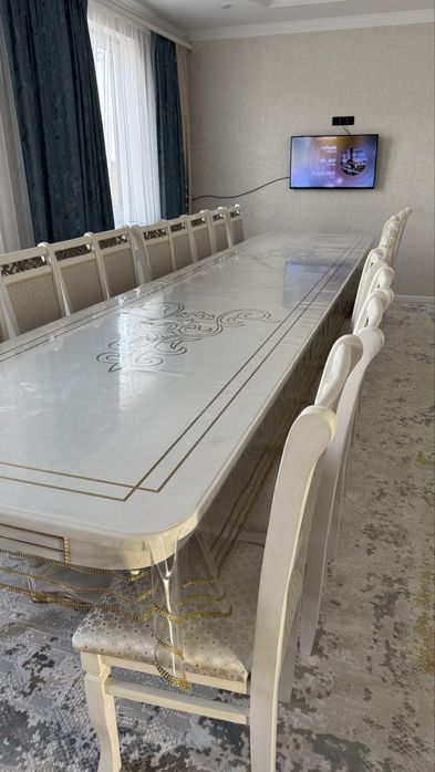Продам стол со стульями в отличном состоянии