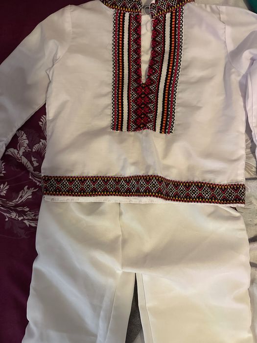 Vând costum popular de copiii