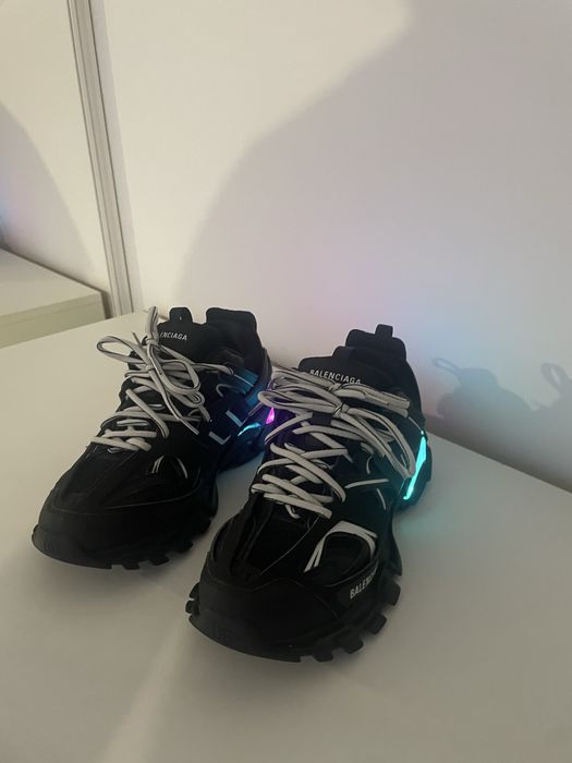 Balenciaga track led