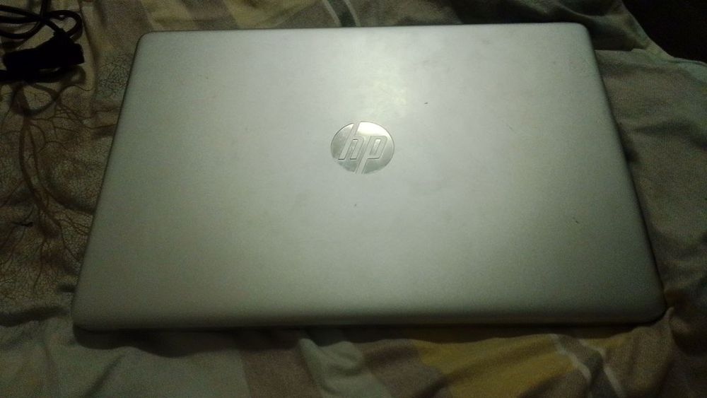 Noutbook sotiladi holati zor