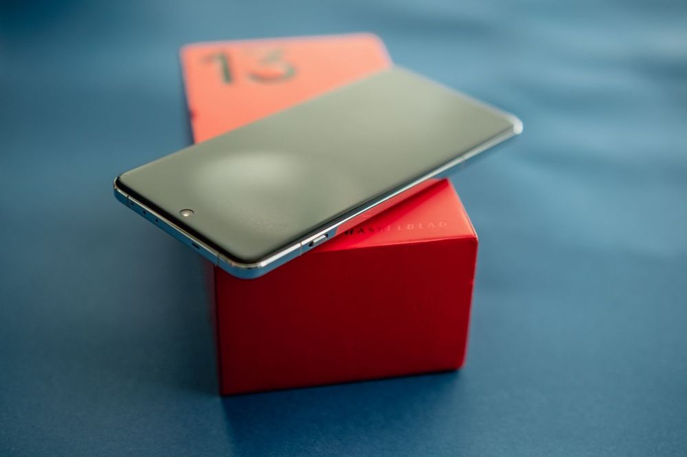 OnePlus 13 – 16GB RAM / 512GB – Китайска версия