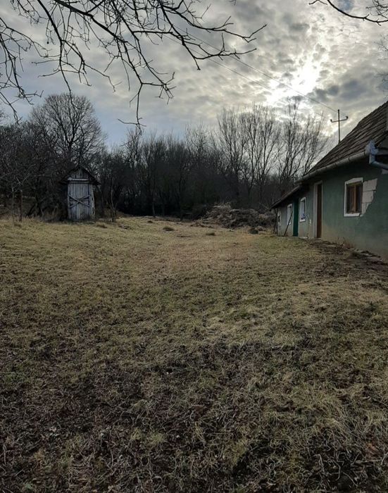 Vând teren și casă bătrânească sat Henig jud Alba