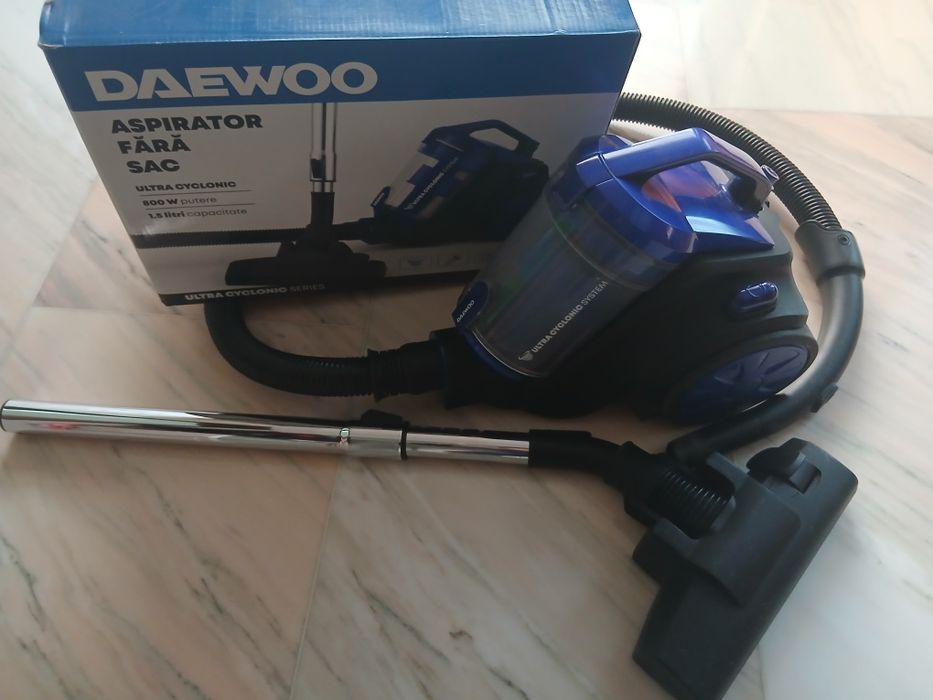 Vând aspirator Daewoo  cyclonic