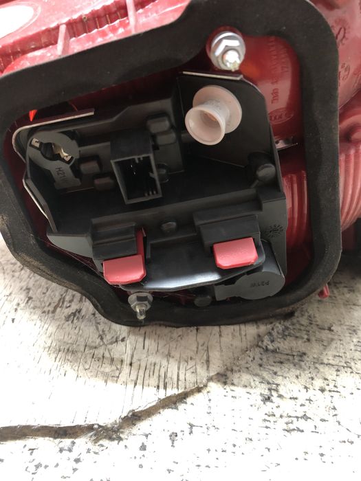 stop dreapta hayon  volkswagen touran 2012