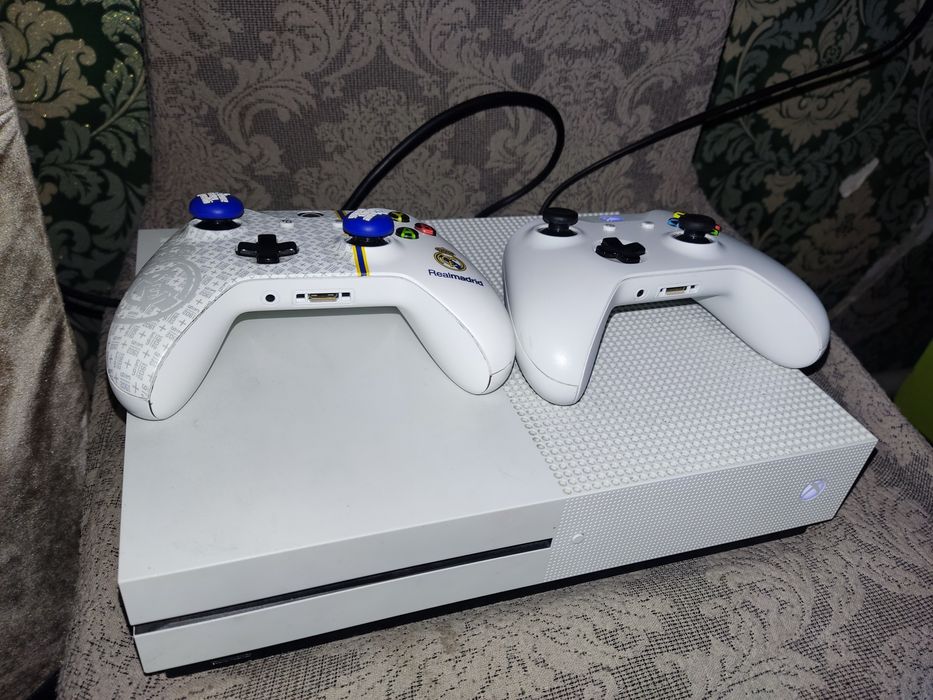Xbox one s в идеальном состоянии
