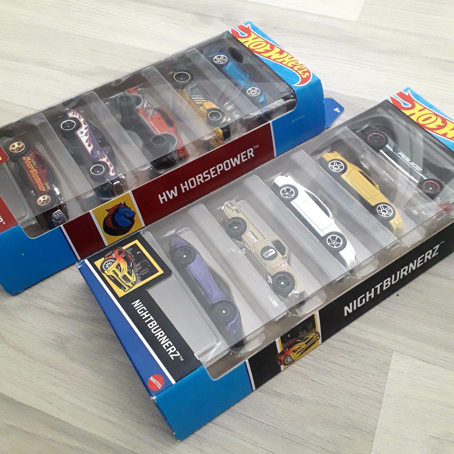 Set masinute de colectie HotWheels, seria Nightburnerz  si Horsepower