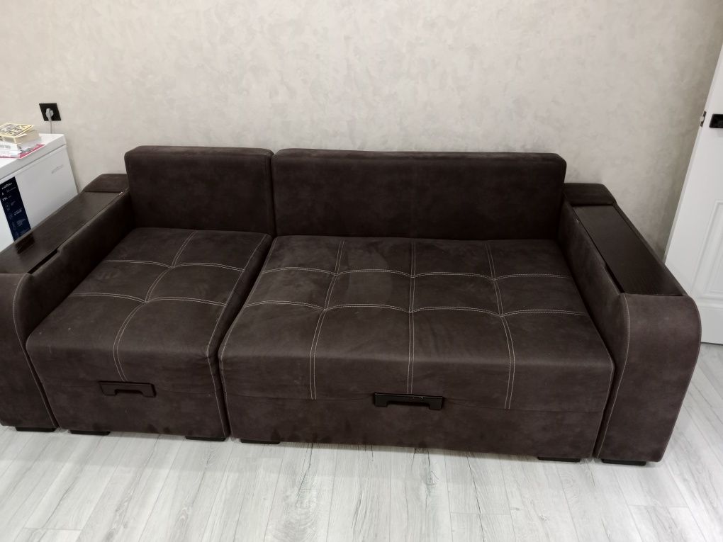 Диван жағдайы жақсы, үлкен,ыңғайлы