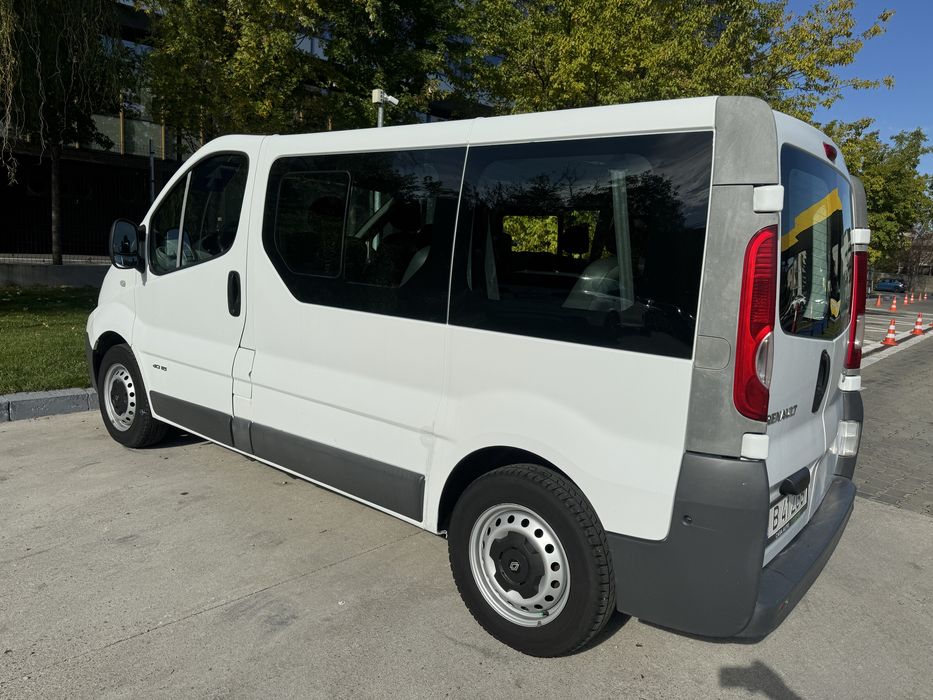 Renault trafic 8+1 locuri an fab 2012 motor 2.0 dci 115 cp 6+1 viteze