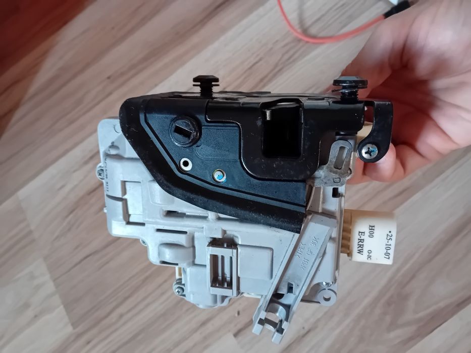 Broasca incuietoare usa stanga spate Audi A4 B8 2008 2009 2010 2011 20