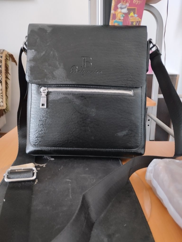 Кожаная сумка в черном матовом стиле