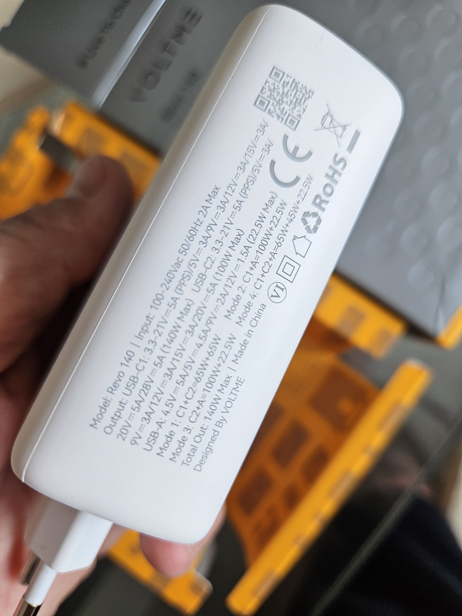 Încărcător Rapid  140W  GaN  PD  3.1  VOLTME alb