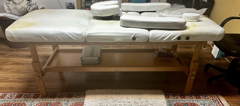 Продавам масажна кушетка