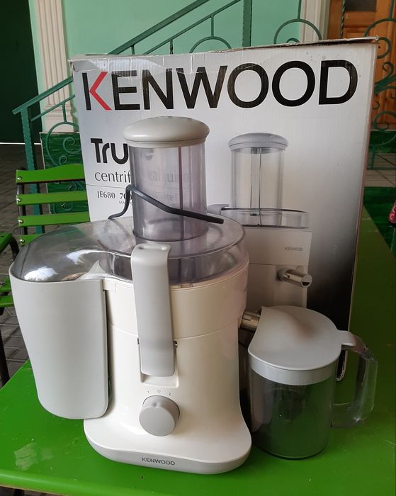 Соковыжималка Kenwood JE 68