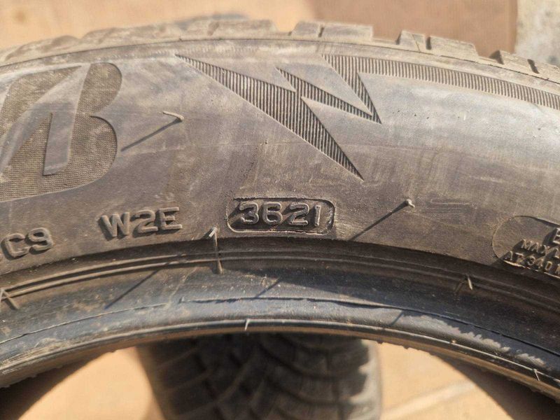 2 Bridgestone R18 215/55 Anvelope de iarnă DOT3621
