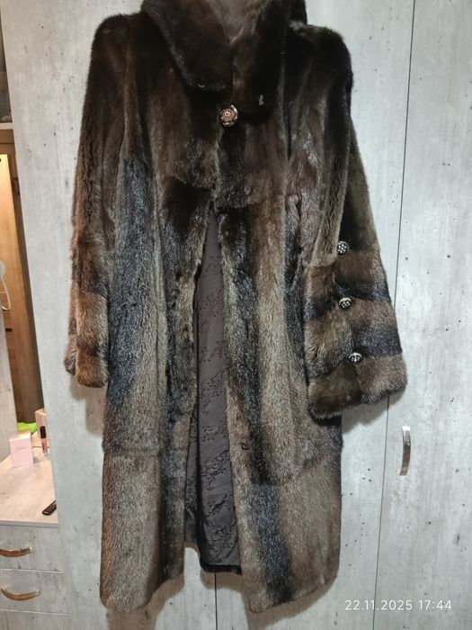 Продам норковую шубу