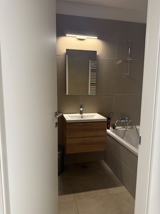 Închiriez Apartament H Lake cu Parcare subterana