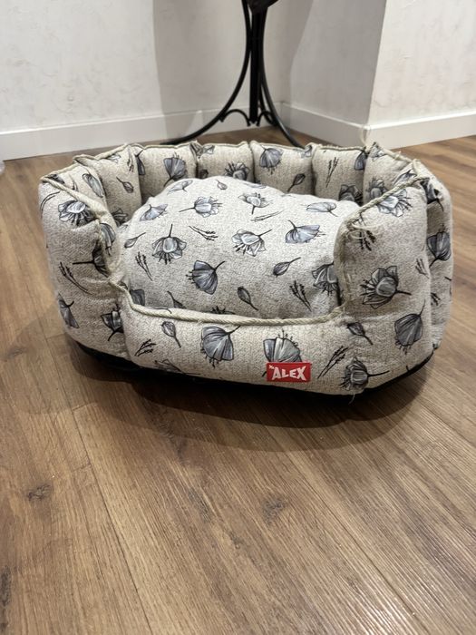 Продам уютную лежанку для кошки или маленькой мобачки