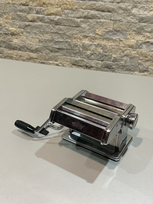 Aparat de facut paste