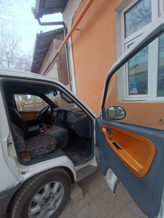 ISTANA SONG YONG SOTLDI YIL2002 w601  mator moy yemidi tagida rama bor