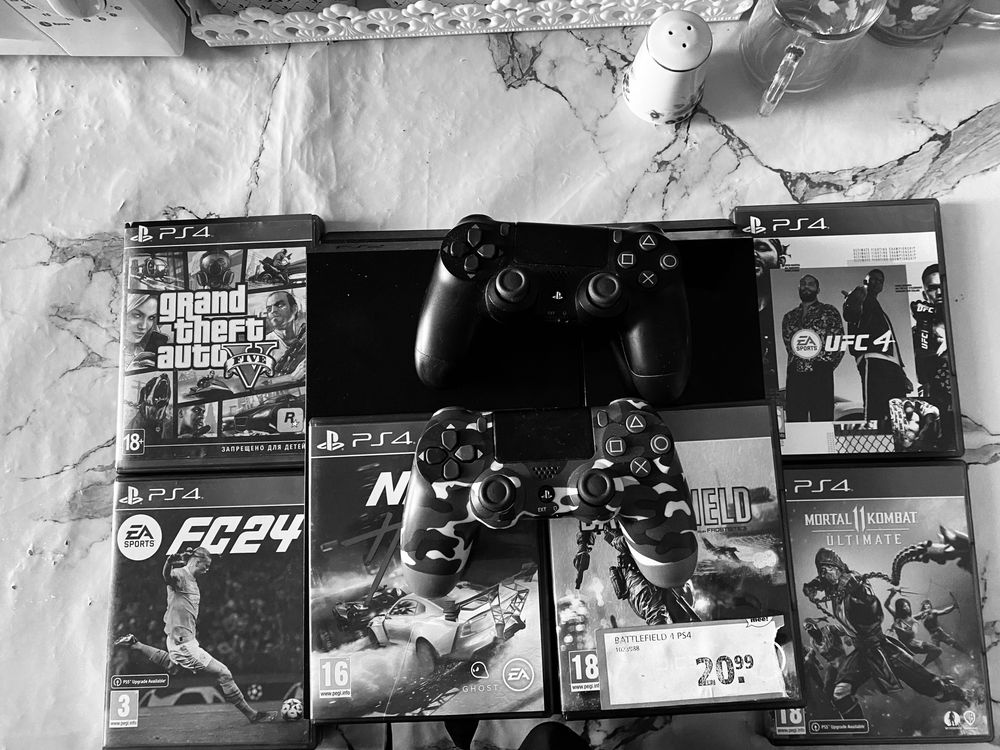 Продам Ps4 срочна!!!