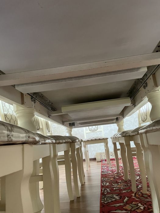 Стол. Раздвижной