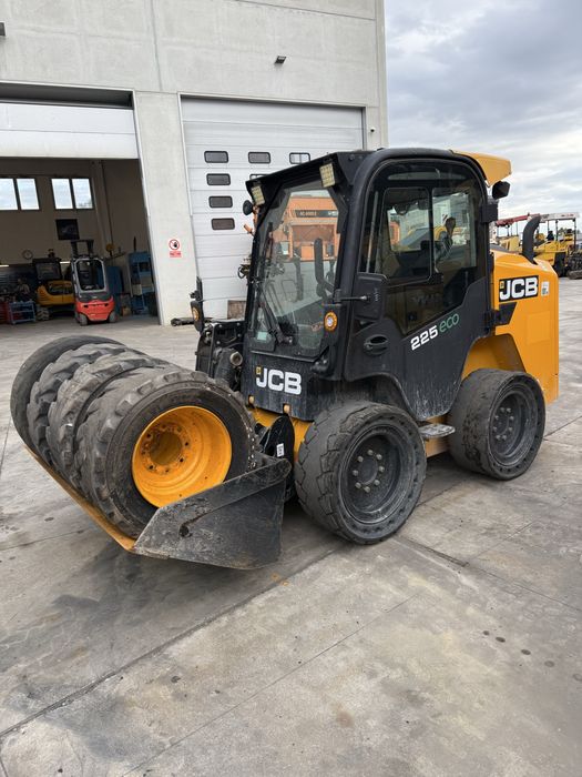 Mini incarcator jcb 225 eco power boom an 2015