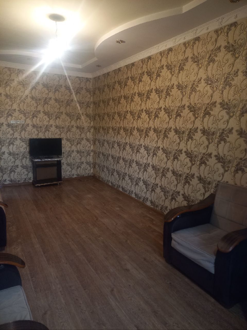 Продается квартира 1 в 2 комнатную на Чиланзаре 17 кв.      1/4/4