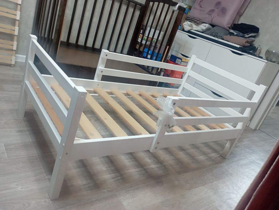Детская кроватка с матрасом