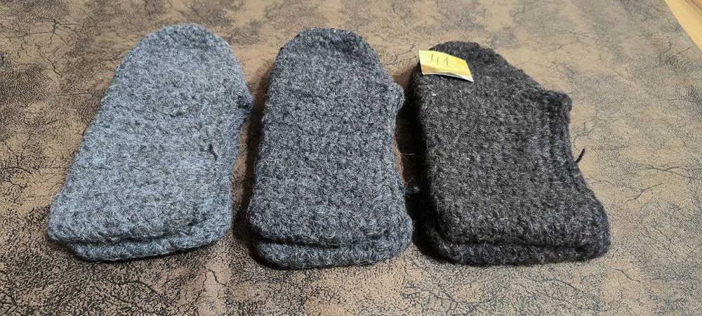 Продаются вязаные тапочки , стельки .