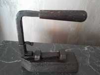 Fier de calcat masiv calcator croitorie vechi vintage