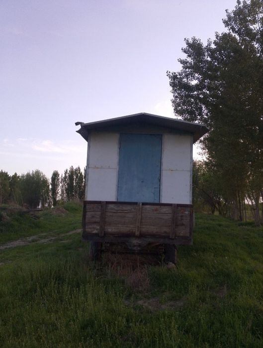 Асалари прцеп яшиклари билан сотилади