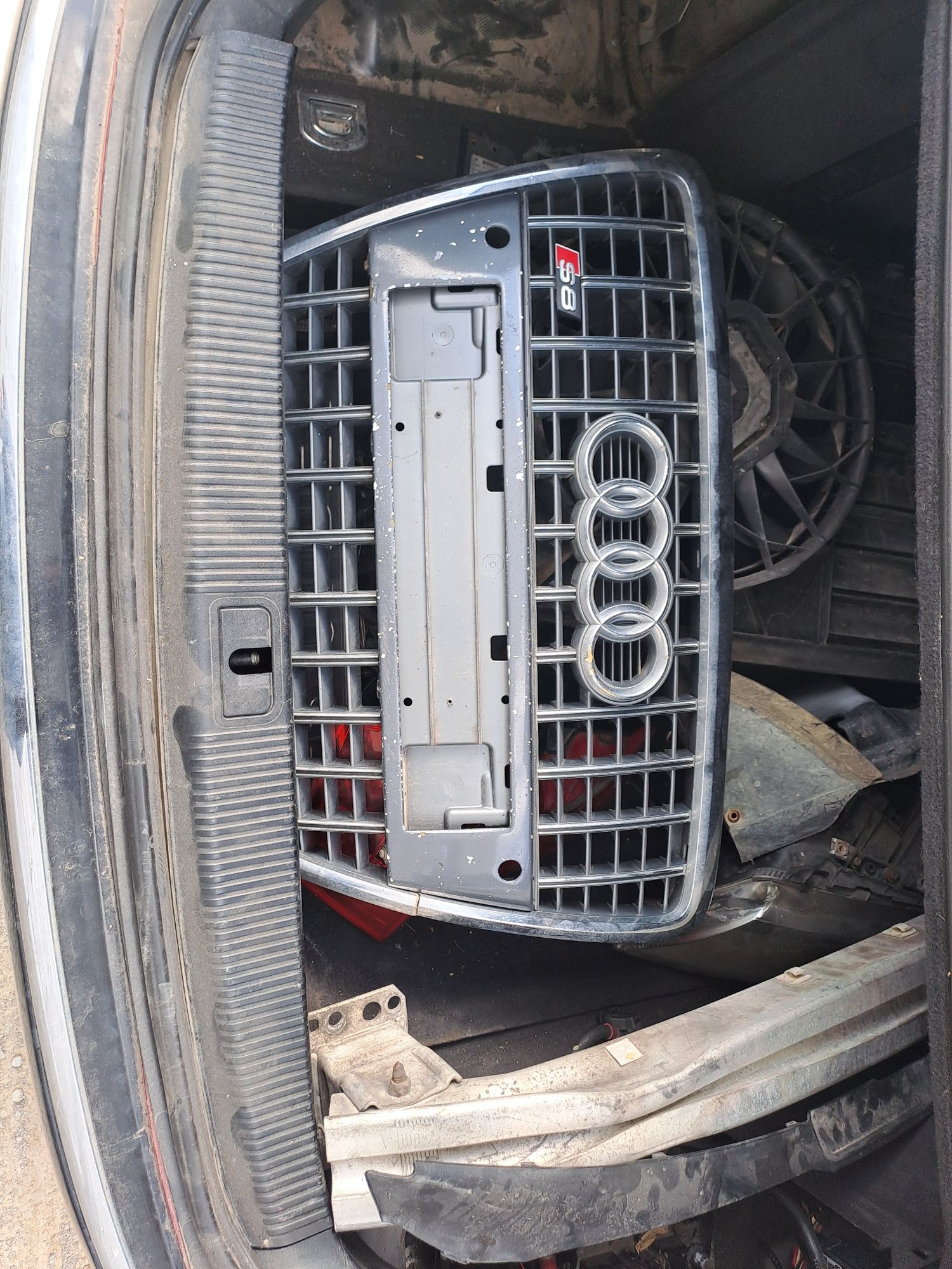 Dezmembrez Audi A8 cod motor ASB