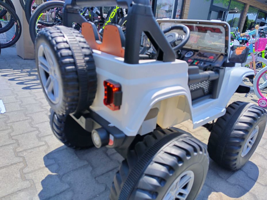 US Двуместен акумулаторен джип FUEGO 4x4